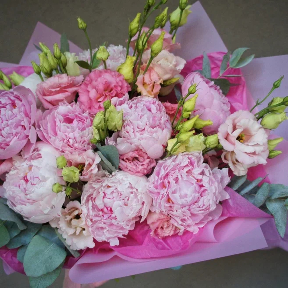 Цветы Горного Сада: дуо-букет густомахровых пионов и кружевной эустомы