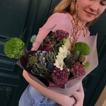 Затерянный оазис: стойкий букет с диантусами, фрезией и сухоцветами с доставкой по СПб - Фотография 8