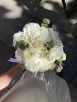 more-volnuetsya-belyy-pion-kruzhevnoy-liziantus-kustovaya-roza - Фотография 7