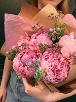 Румяна Барби: букет пионов для красотки с доставкой по СПб - Фотография 13