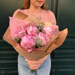 Румяна Барби: букет пионов для красотки с доставкой по СПб - Фотография 1
