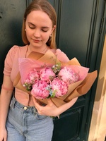 Румяна Барби: букет пионов для красотки с доставкой по СПб - Фотография 2