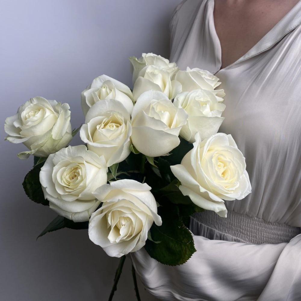 Свежих 11 белых роз под ленту