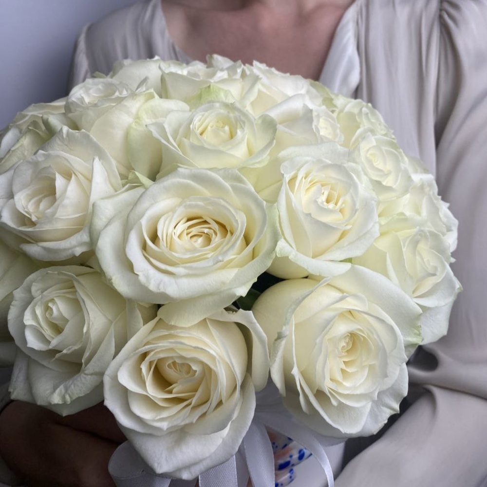 Принцесса Лебедь: 41 белая роза в шляпной коробке