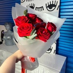 Клубничный флирт: красные розы с карамелью на палочке с доставкой по СПб - Фотография 1