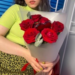 Клубничный флирт: красные розы с карамелью на палочке с доставкой по СПб - Фотография 5