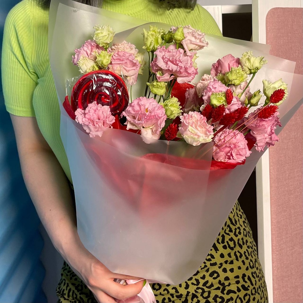 Сердце Малибу: розовая эустома и карамель на палочке