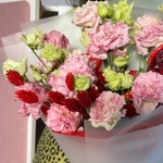 Сердце Малибу: розовая эустома и карамель на палочке с доставкой по СПб - Фотография 4