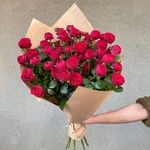 Пламенная маджента: 9 красных пионовидных роз  с доставкой в Санкт- Петербурге - Фотография 4
