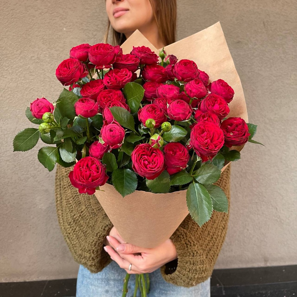 Пламенная маджента: 5 красных пионовидных роз