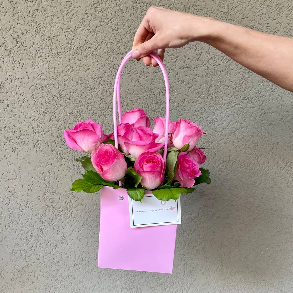Секрет купидона: сумка с розовыми розами с доставкой по СПб