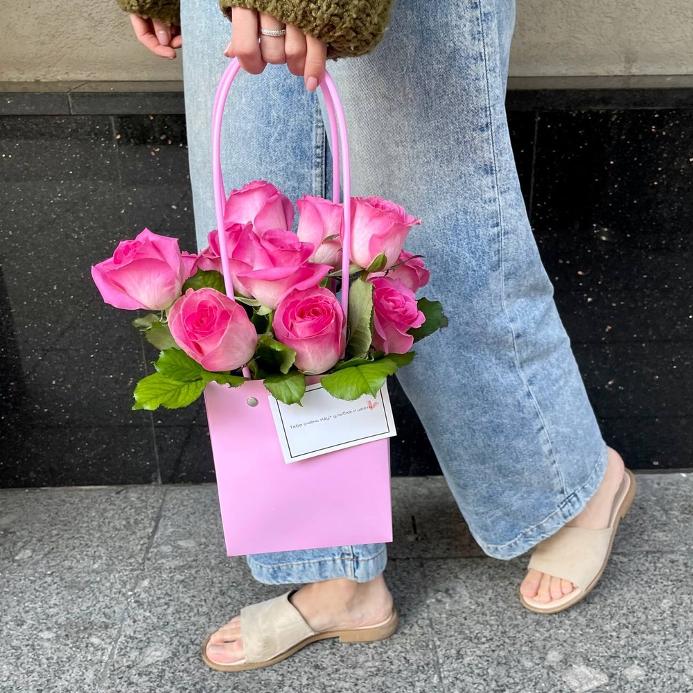 Секрет купидона: сумка с розовыми розами