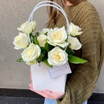 Секрет купидона: сумка с белыми розами с доставкой по СПб - Фотография 4 Секрет купидона: сумка с белыми розами с доставкой по СПб - Фотография 4
