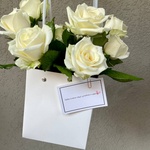 Секрет купидона: сумка с белыми розами с доставкой по СПб - Фотография 5 Секрет купидона: сумка с белыми розами с доставкой по СПб - Фотография 5