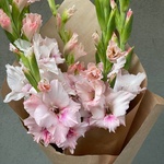 Робкое дыхание: нежные гладиолусы с доставкой в Санкт-Петербурге - Фотография 5