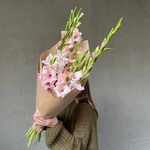 Робкое дыхание: нежные гладиолусы с доставкой в Санкт-Петербурге - Фотография 2