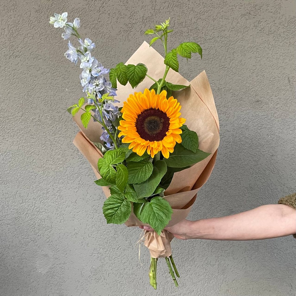 Лето у бабули: подсолнух и другие цветы с доставкой в Санкт-Петербурге