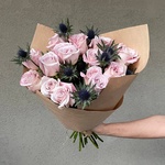 Бёдра испуганной нимфы: экзотический эрингиум и роза Фейт с доставкой в Санкт-Петербурге - Фотография 1