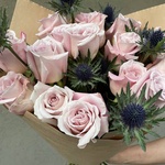 Бёдра испуганной нимфы: экзотический эрингиум и роза Фейт с доставкой в Санкт-Петербурге - Фотография 2