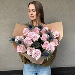 Бёдра испуганной нимфы: экзотический эрингиум и роза Фейт с доставкой в Санкт-Петербурге - Фотография 3