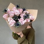 Бёдра испуганной нимфы: экзотический эрингиум и роза Фейт с доставкой в Санкт-Петербурге - Фотография 4