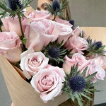 Бёдра испуганной нимфы: экзотический эрингиум и роза Фейт с доставкой в Санкт-Петербурге - Фотография 5