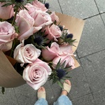 Бёдра испуганной нимфы: экзотический эрингиум и роза Фейт с доставкой в Санкт-Петербурге - Фотография 6