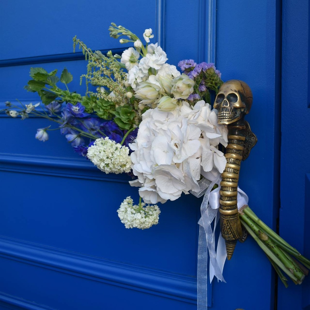 Дворцовые сплетни: гортензия, дельфиниум, молюцелла