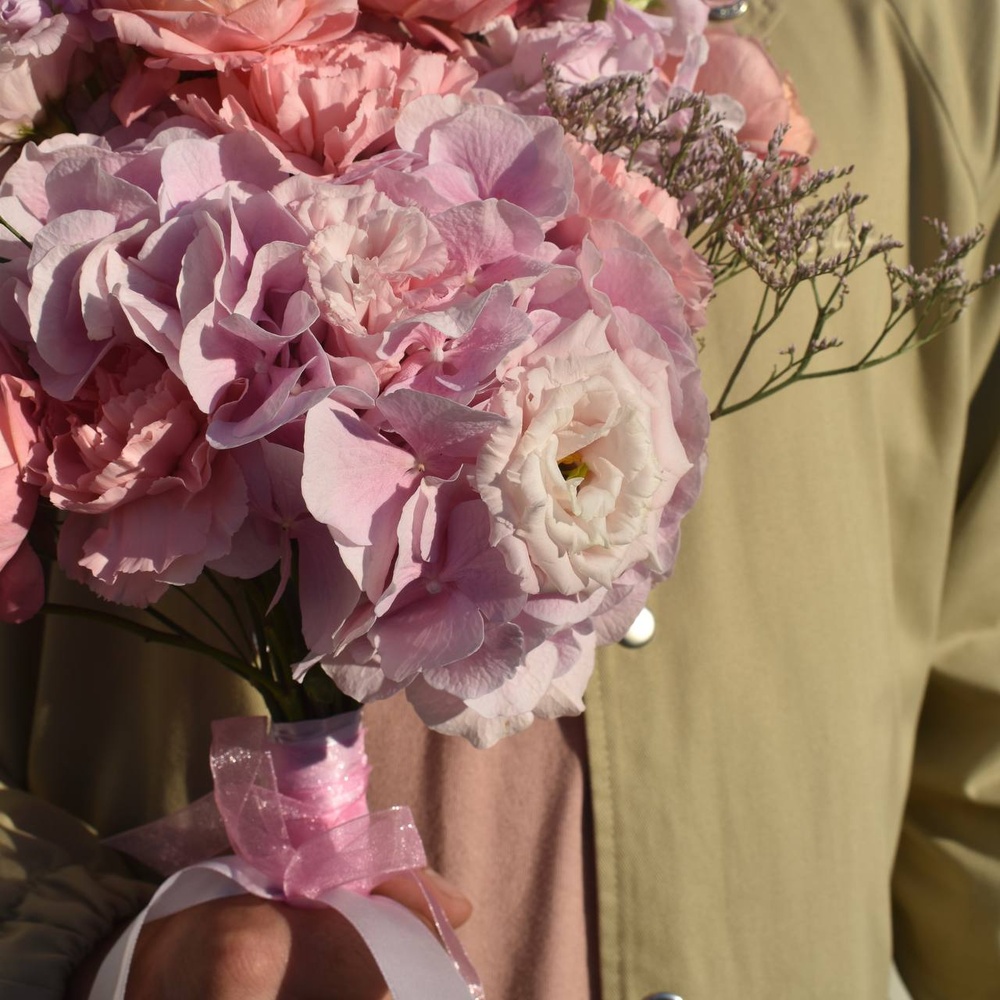 Поцелуев мост: гортензия, эустома, маттиола