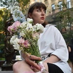 promenad-po-griboedova-delfinium-eustoma-matrikariya - Фотография 3