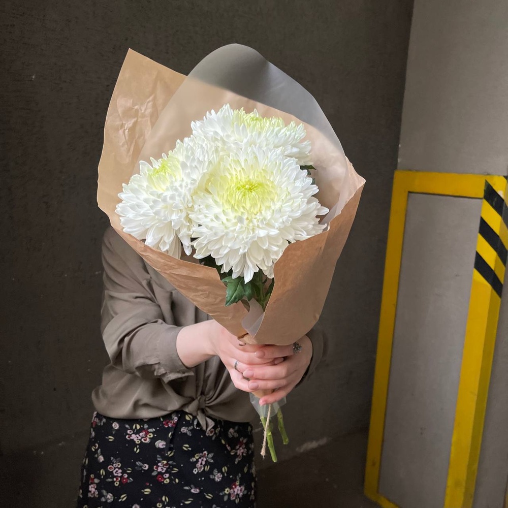 Белые ночи: 3 стойких хризантем в крафте