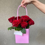 Секрет купидона: сумка с красными розами с доставкой по СПб - Фотография 3