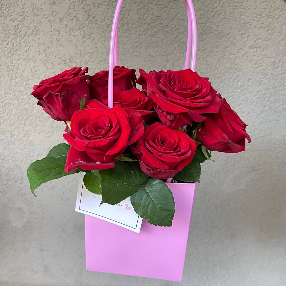 Секрет купидона: сумка с красными розами