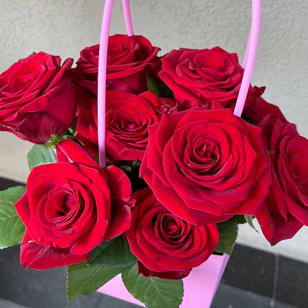 Секрет купидона: сумка с красными розами