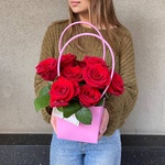 Секрет купидона: сумка с красными розами с доставкой по СПб - Фотография 1