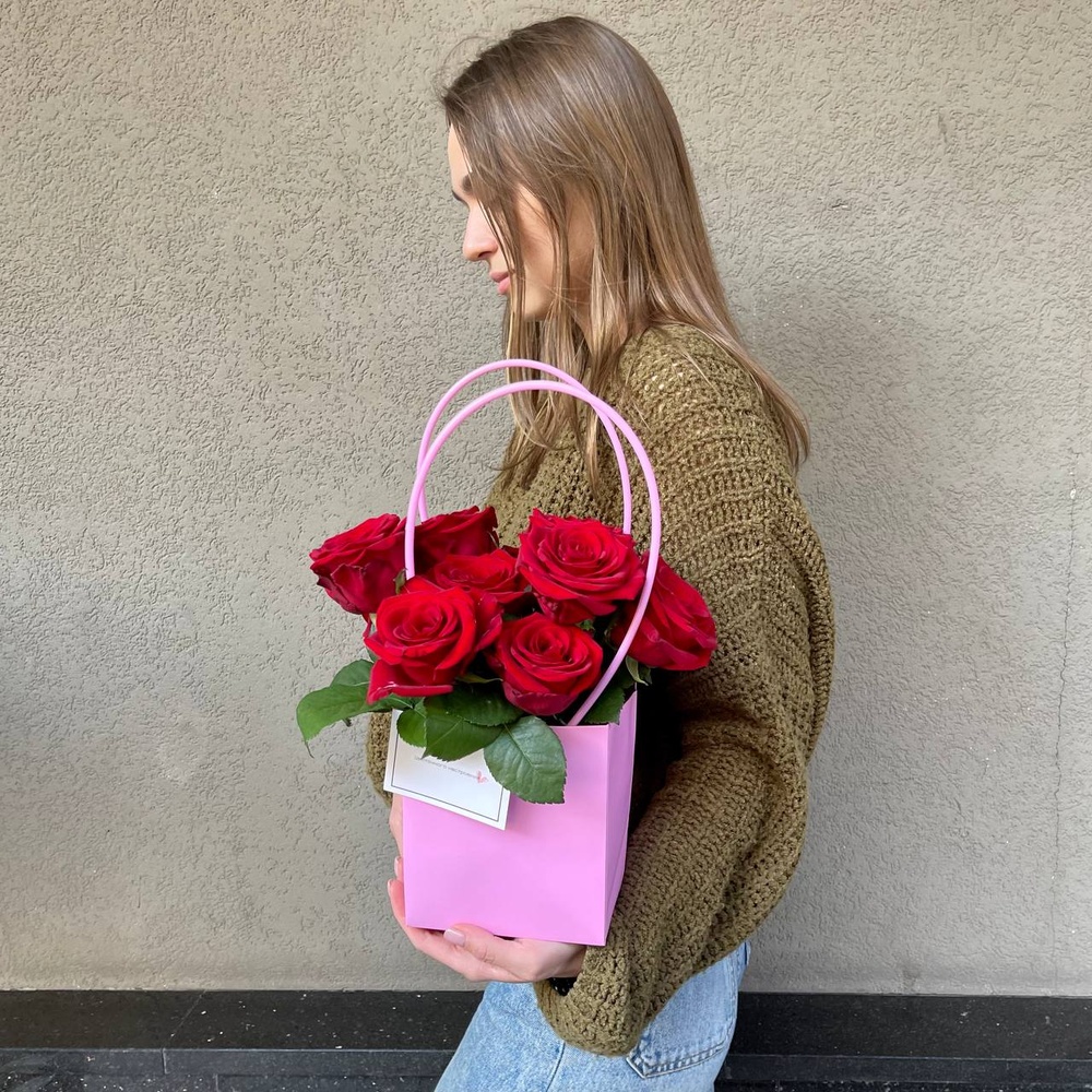 Секрет купидона: сумка с красными розами