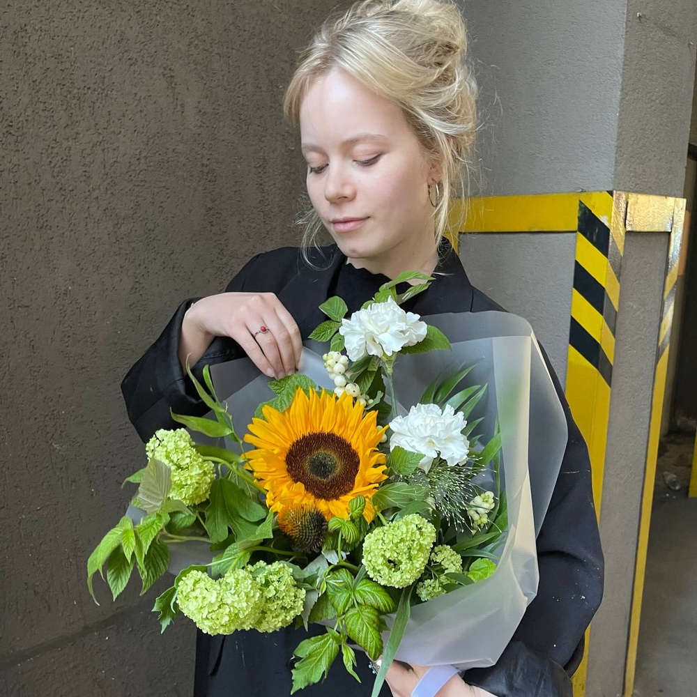 В гостях у Ван Гога: полевой букет с подсолнухом