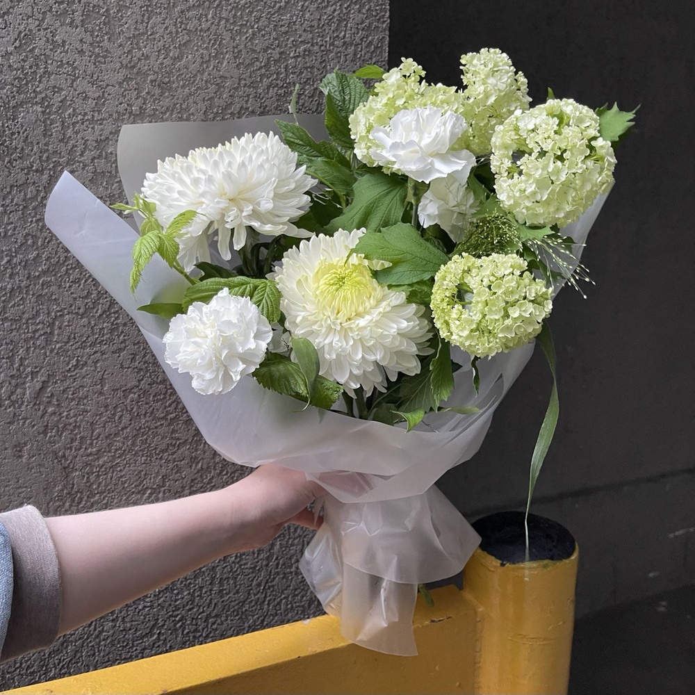 Лето в деревне: полевой букет с хризантемами в Санкт-Петербурге