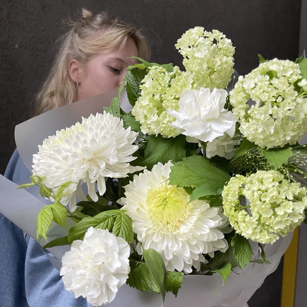 Лето в деревне: полевой букет с хризантемами