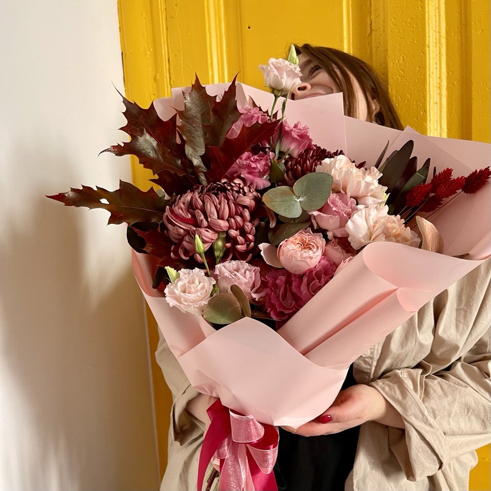 Вечерний сад: осенний букет в винной гамме с аквабоксом и коробкой-переноской