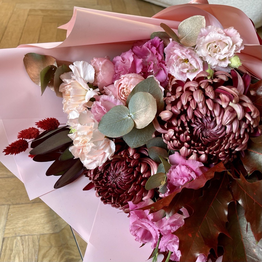 Вечерний сад: осенний букет в винной гамме с аквабоксом и коробкой-переноской