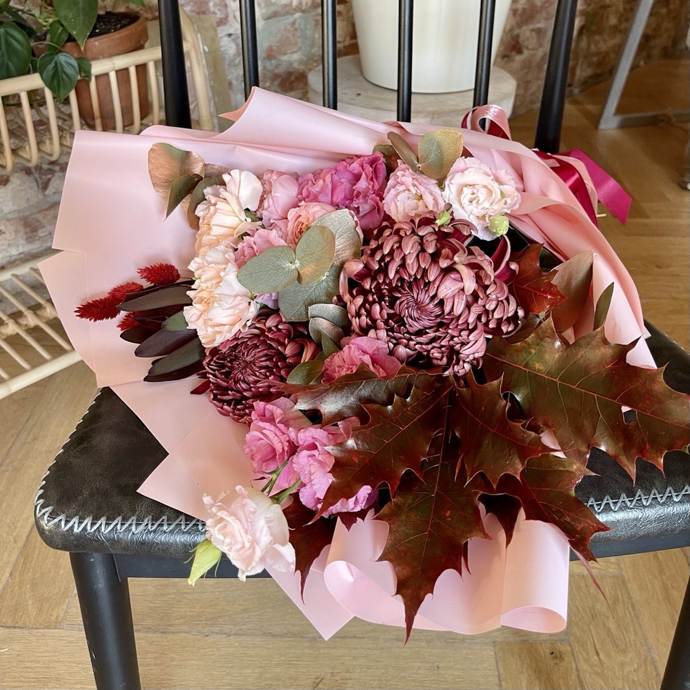 Вечерний сад: осенний букет в винной гамме с аквабоксом и коробкой-переноской