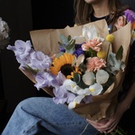 Августа: солнечный букет с подсолнухом и ирисами в Санкт-Петербурге - Фотография 5 Августа: солнечный букет с подсолнухом и ирисами в Санкт-Петербурге - Фотография 5