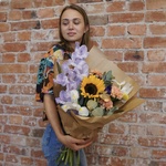 Августа: солнечный букет с подсолнухом и ирисами в Санкт-Петербурге - Фотография 3 Августа: солнечный букет с подсолнухом и ирисами в Санкт-Петербурге - Фотография 3