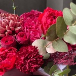 Рябиновая аллея: осенний букет с красными и бордовыми цветами в Санкт-Петербурге - Фотография 5