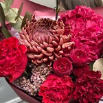 Рябиновая аллея: осенний букет с красными и бордовыми цветами в Санкт-Петербурге - Фотография 2