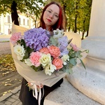 Туманное утро: гортензия, пионовидные розы и другие цветы в Санкт-Петербурге - Фотография 3