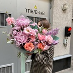 Шорох снов: космические хризантемы, пионовидные розы и другие цветы в Санкт-Петербурге - Фотография 1