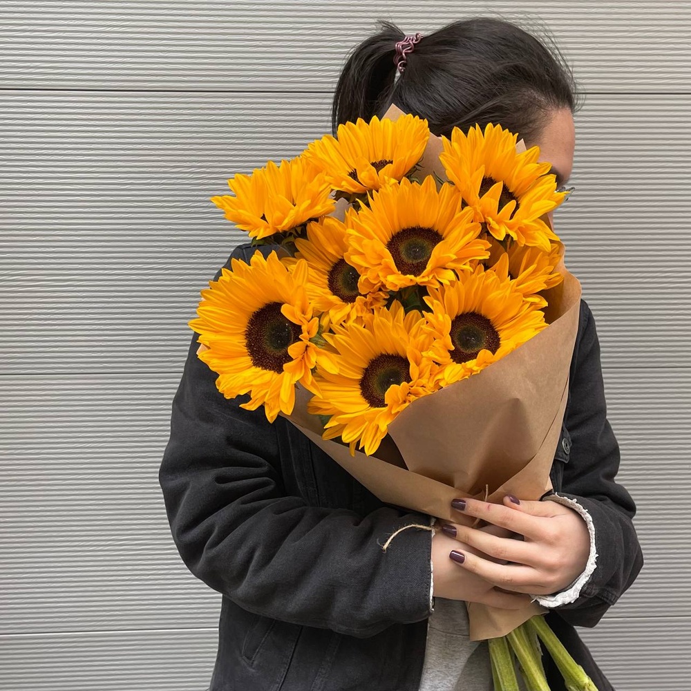 Живописные подсолнухи в крафте с аквабоксом и коробкой-переноской