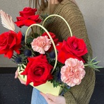 Пунцовые качели: эффектная роза, колючки и другие цветы с доставкой по СПб - Фотография 8